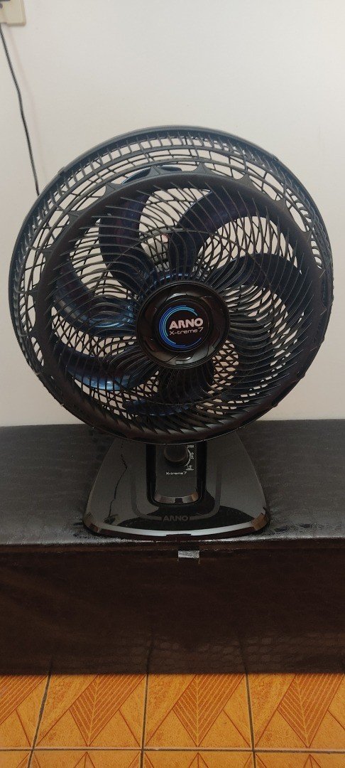 Ventilador de Mesa 40cm 7 Pás Arno Xtreme VE70 Preto com Azul 127V