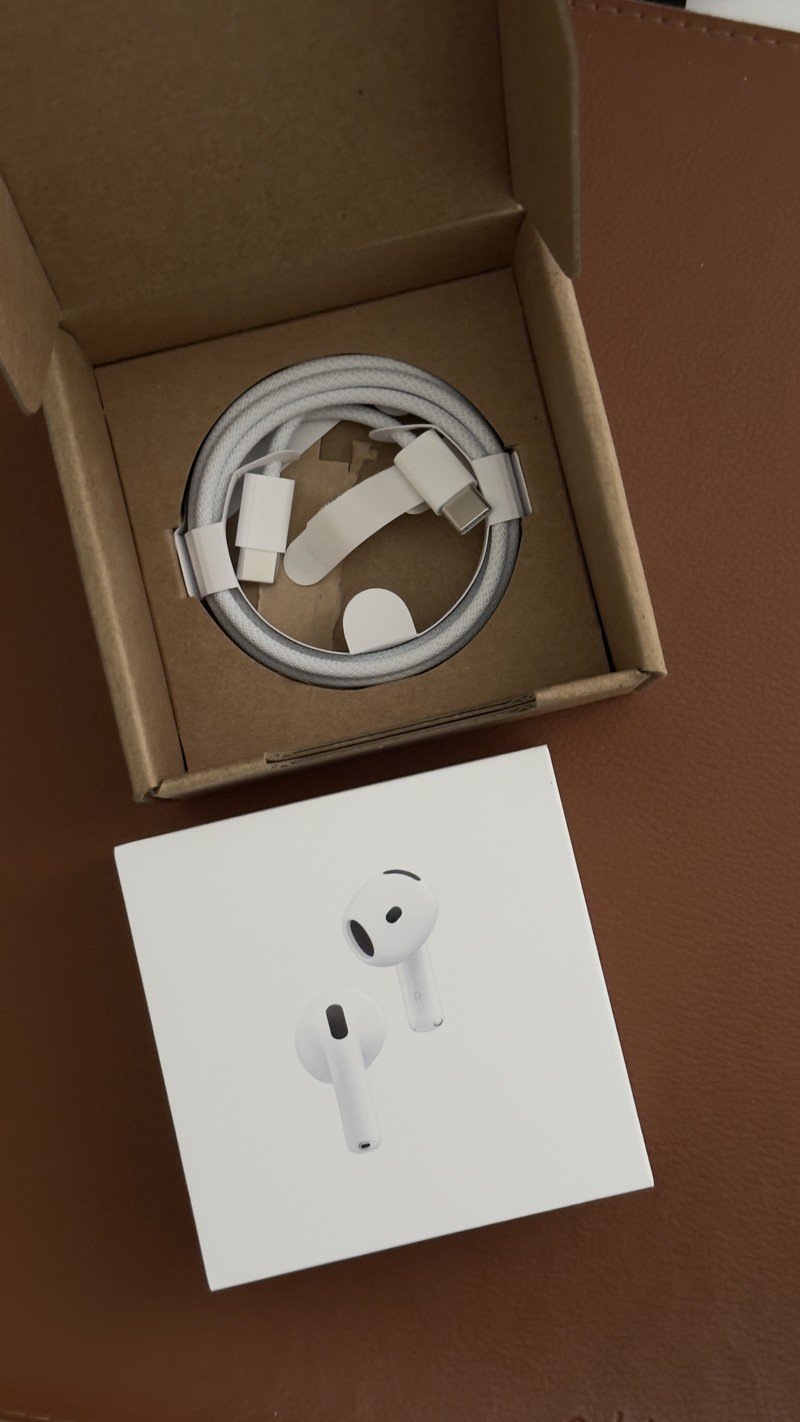 Apple AirPods 4 com Cancelamento Ativo de Ruído - Apple Airpods
