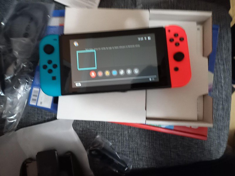 Nintendo Switch 32GB 2 Controles Joy-Con com Super Mario Bros