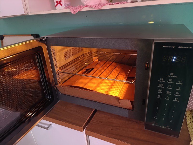 Microondas Panasonic Tecnologia Antibactéria AG 34L Inox