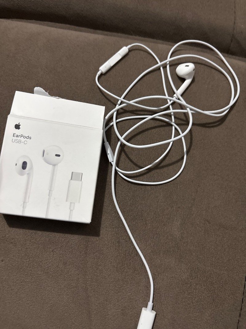 Apple EarPods com Conector USB-C - Fone de Ouvido com Fio
