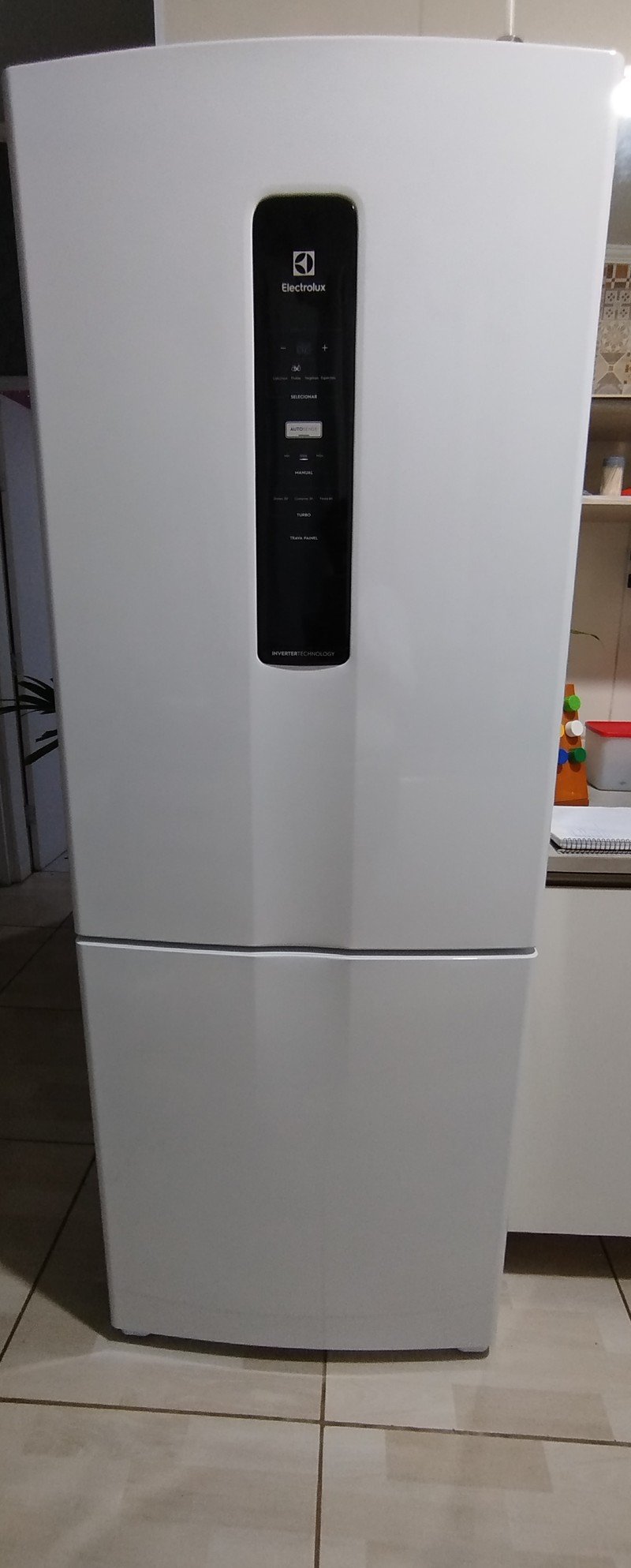 Geladeira/Refrigerador Electrolux Frost Free Inverse Branca 490L