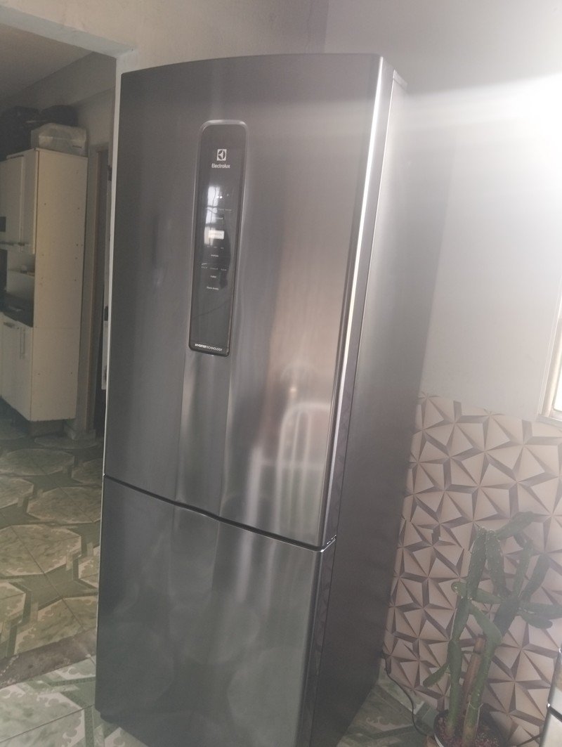 Geladeira Electrolux Frost Free Inverter 490L com AutoSense