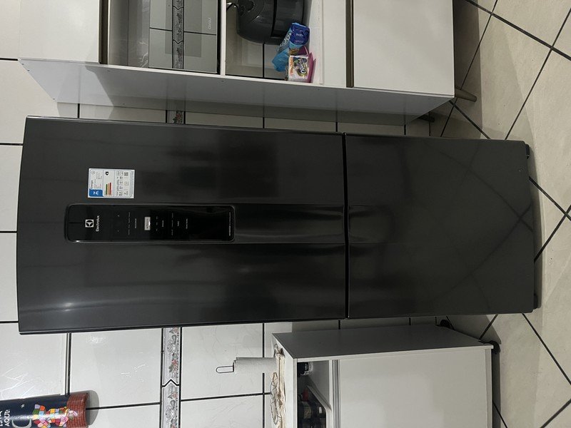 Geladeira Electrolux Frost Free Inverter 490L com AutoSense