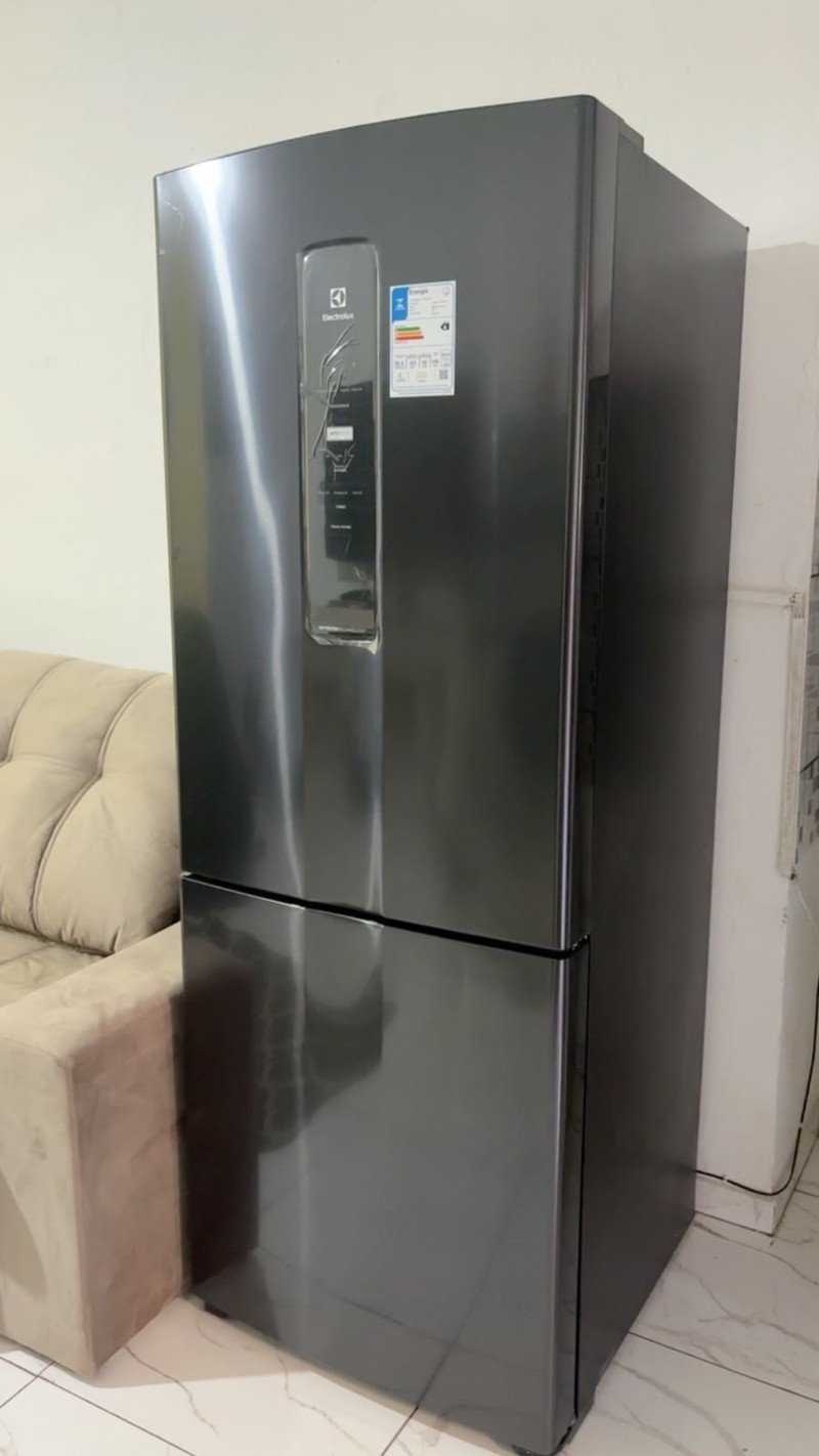 Geladeira/Refrigerador Electrolux Frost Free - Inverse Black Inox