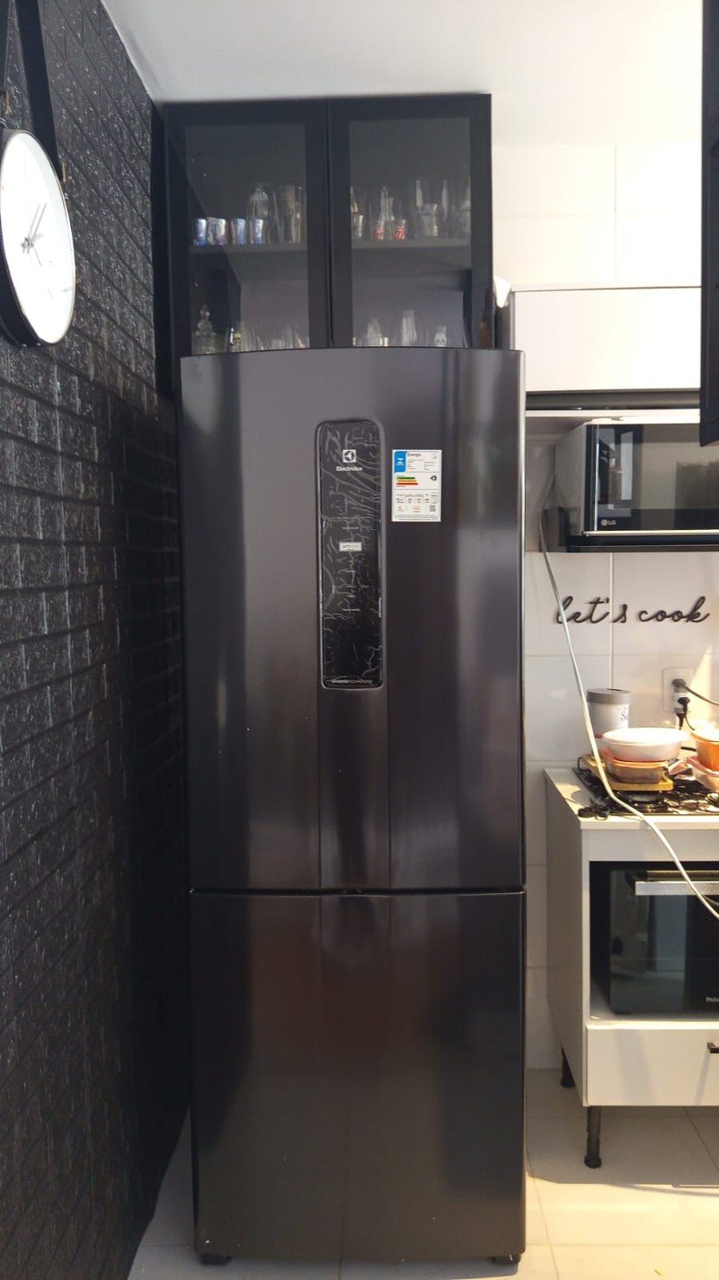 Geladeira/Refrigerador Electrolux Frost Free - Inverse Black Inox