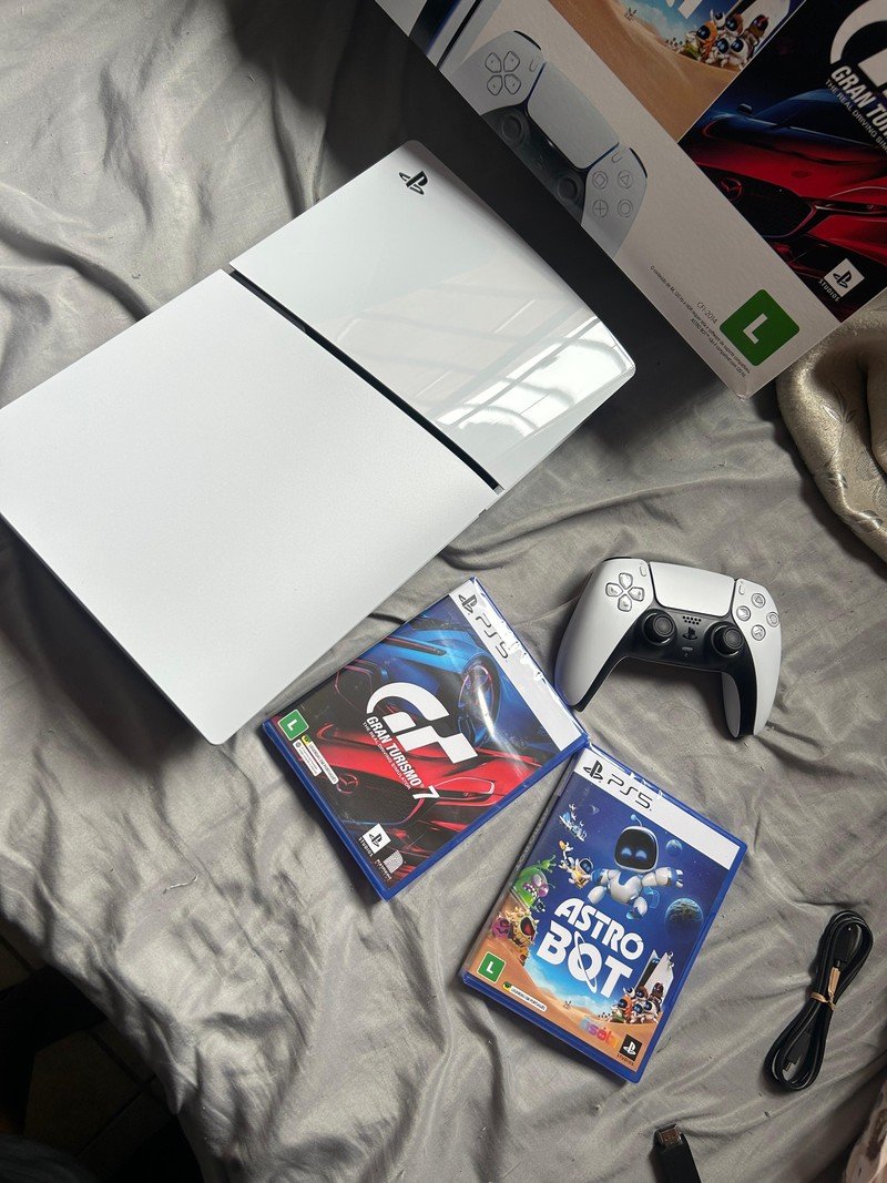 PlayStation 5 Disk 2025 1TB 1 Controle Branco Sony com 2 Jogos