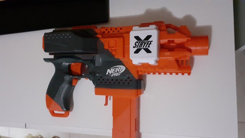 Blaster Nerf Pro Stryfe X Dart semiautomático com AccuStrike Darts