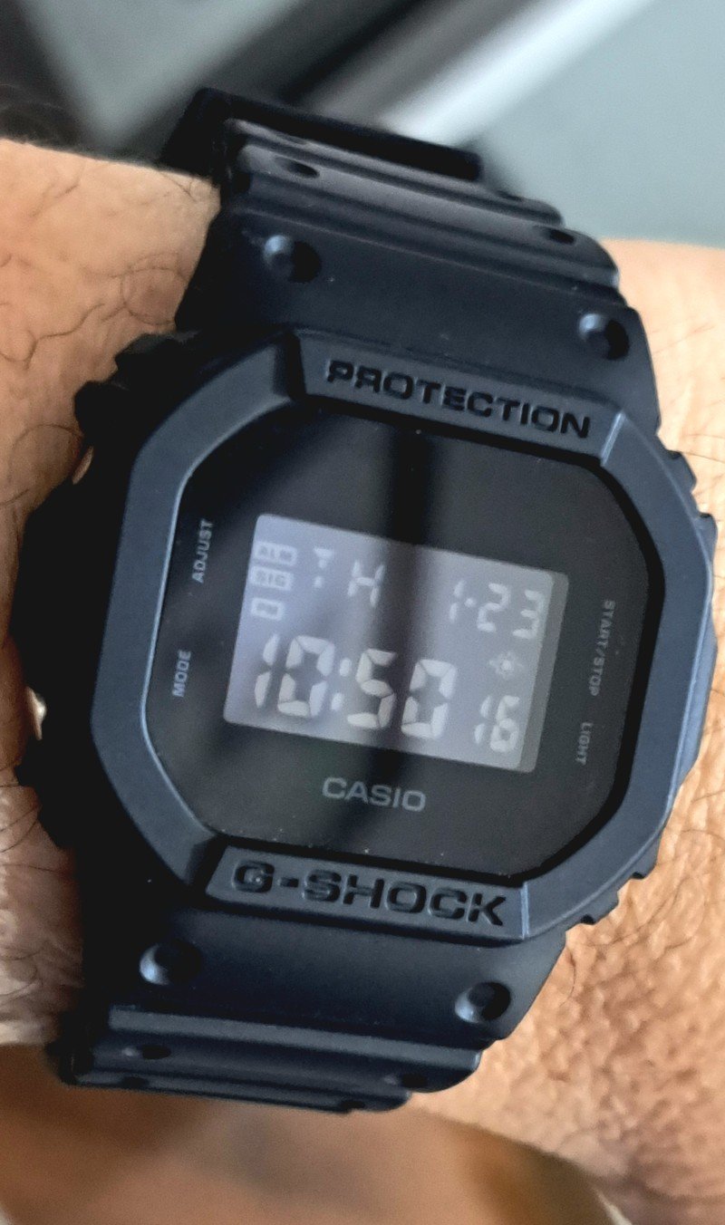 Relógio Masculino Casio G-Shock Digital Preto DW-5600BB-1DR
